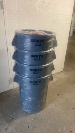 Brute 44 Gal. Grey Round Vented Trash Can