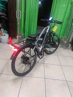 AiPas C2 Express ELECTRIC BIKE MOTOR 750W-28MPH-RANGE 68MILES
Aipas C2 Xpress Electric Bike, featuring a sleek silver frame, front suspension, and a r