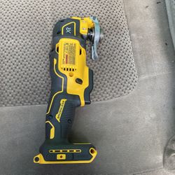 DEWALT XR 20-volt Max Cordless Brushless Variable speed 4 -Piece Oscillating Multi-Tool 