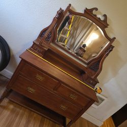 Vintage Vanity With Swivel Mirror