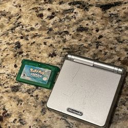 Pokémon Emerald With GBA sp