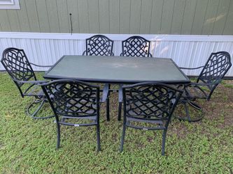 “Martha Stewart Living” Wrought-Iron outdoor table/patio table with removable Frosted Glass Top