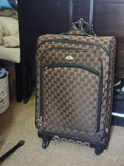 Large luggage bag with wheels
