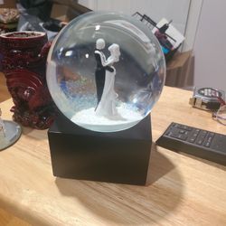 Wedding Couple Musical Snow Globe.
New no box