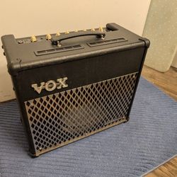 VOX VT30 HYBRID MODELING COMBO AMP, AMPLIFIER WITH FOOT SWITCH AND OWNER'S MANUAL 