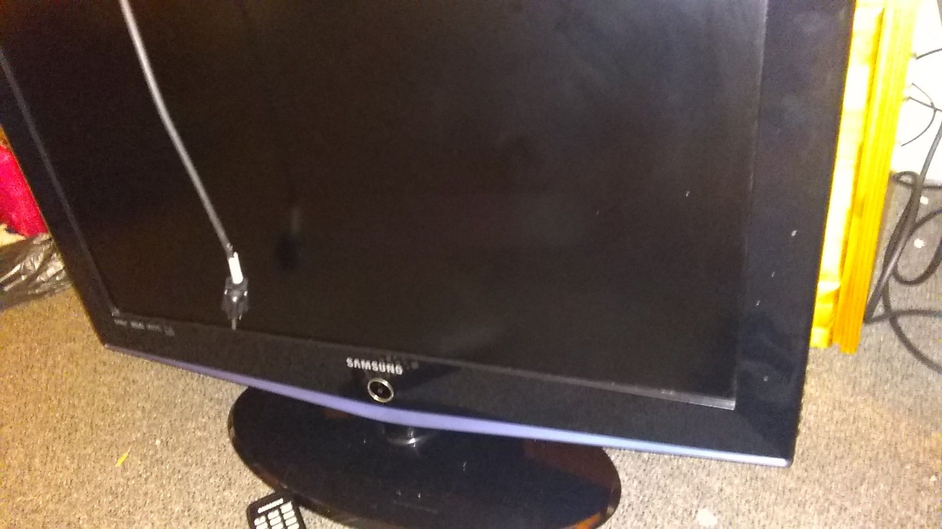 Samsung TV 32" blue ray HDMI flat screen