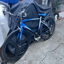 Giant Defy 3 Road Bike 24 Speed Carbon 