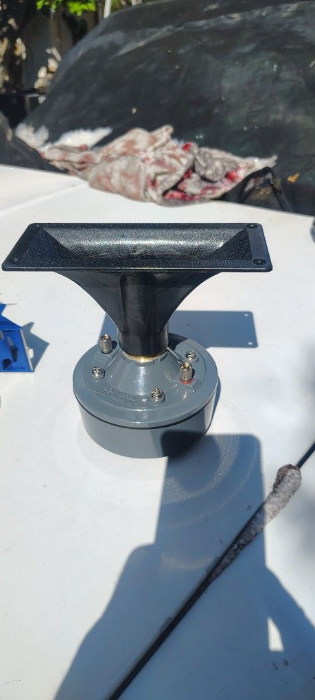 Compression Drivers With Horns