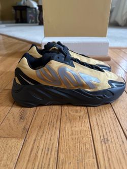 Yeezy 700 MNVN Size 9