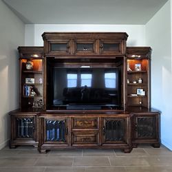 Beautiful Aspen home Living room Furniture.