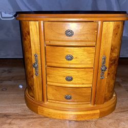 Jewelry box