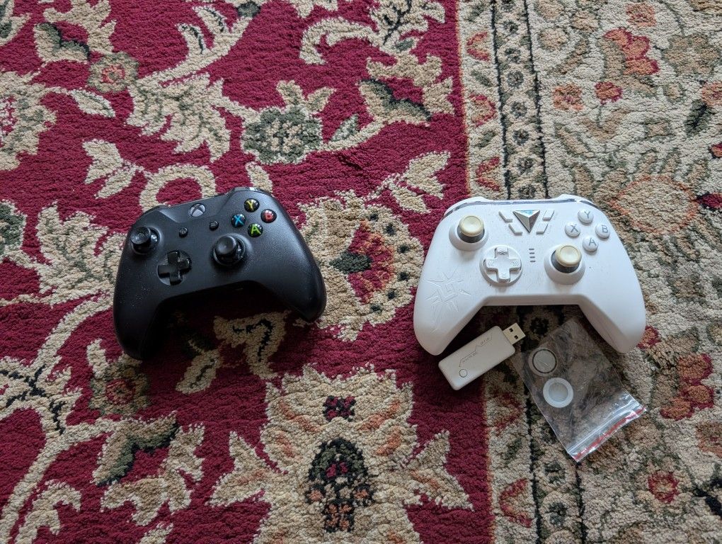 Xbox One Controllers (2 Pack)