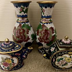 2 Vases And 2 Kettles Figurines 