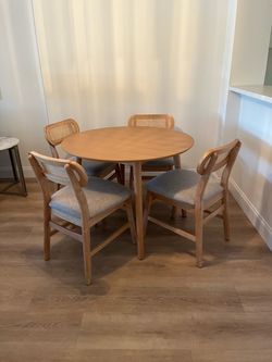 Beautiful round table with four chairs
