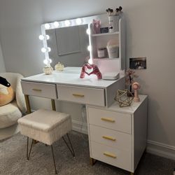 Makeup Vanity! 