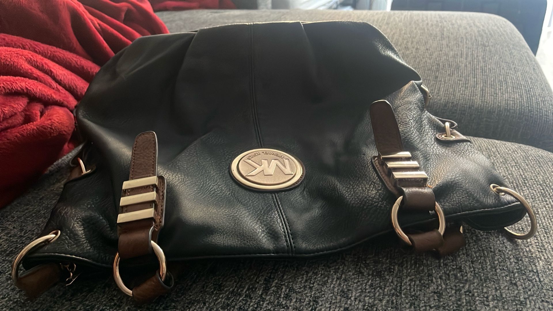 Very Cute Michael Kors Leather Big Bag