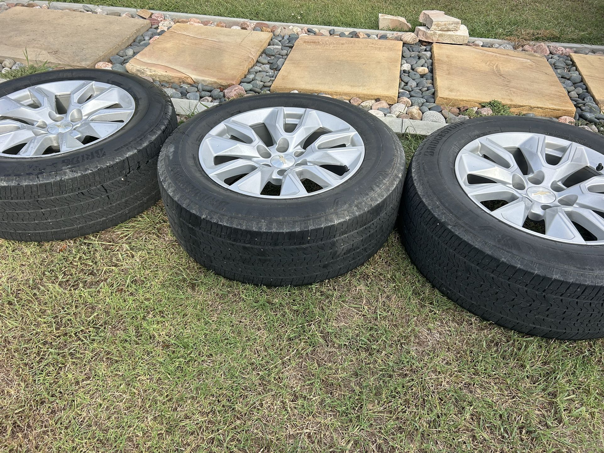 Tires 275/60/20