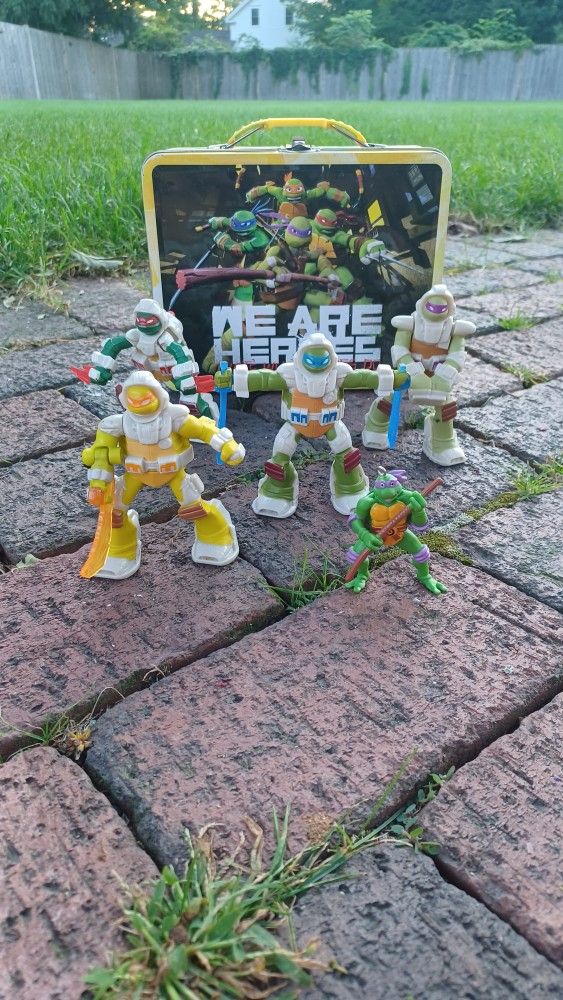 2013 Collection/ TMNT figures, lunch box, ornament 