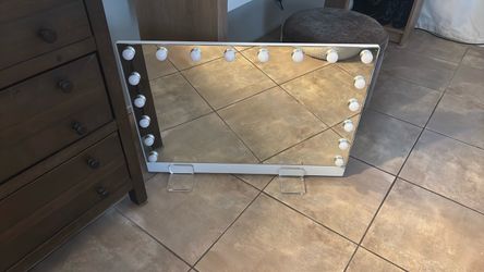 Vanity mirror