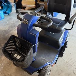 Pride mobility 4 wheel electric scooter with hitch mounted lift