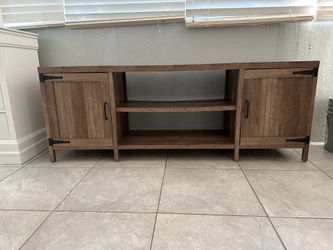 Farmhouse Tv Stand in good condition