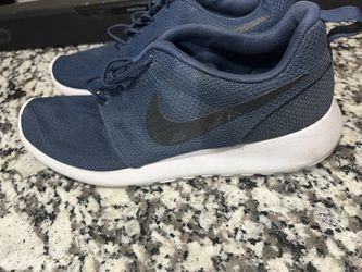 Nike Roshe Navy Size 13 