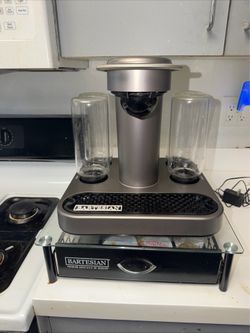 Bartesian cocktail mixer with holder