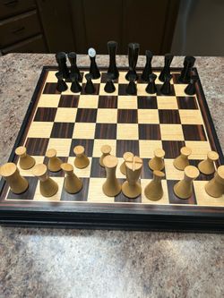 WOOD CHESS SET