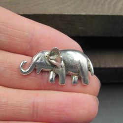 Sterling Silver Tarnished Elephant Animal Pin Brooch