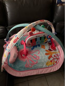 Tummy time playmat for girl