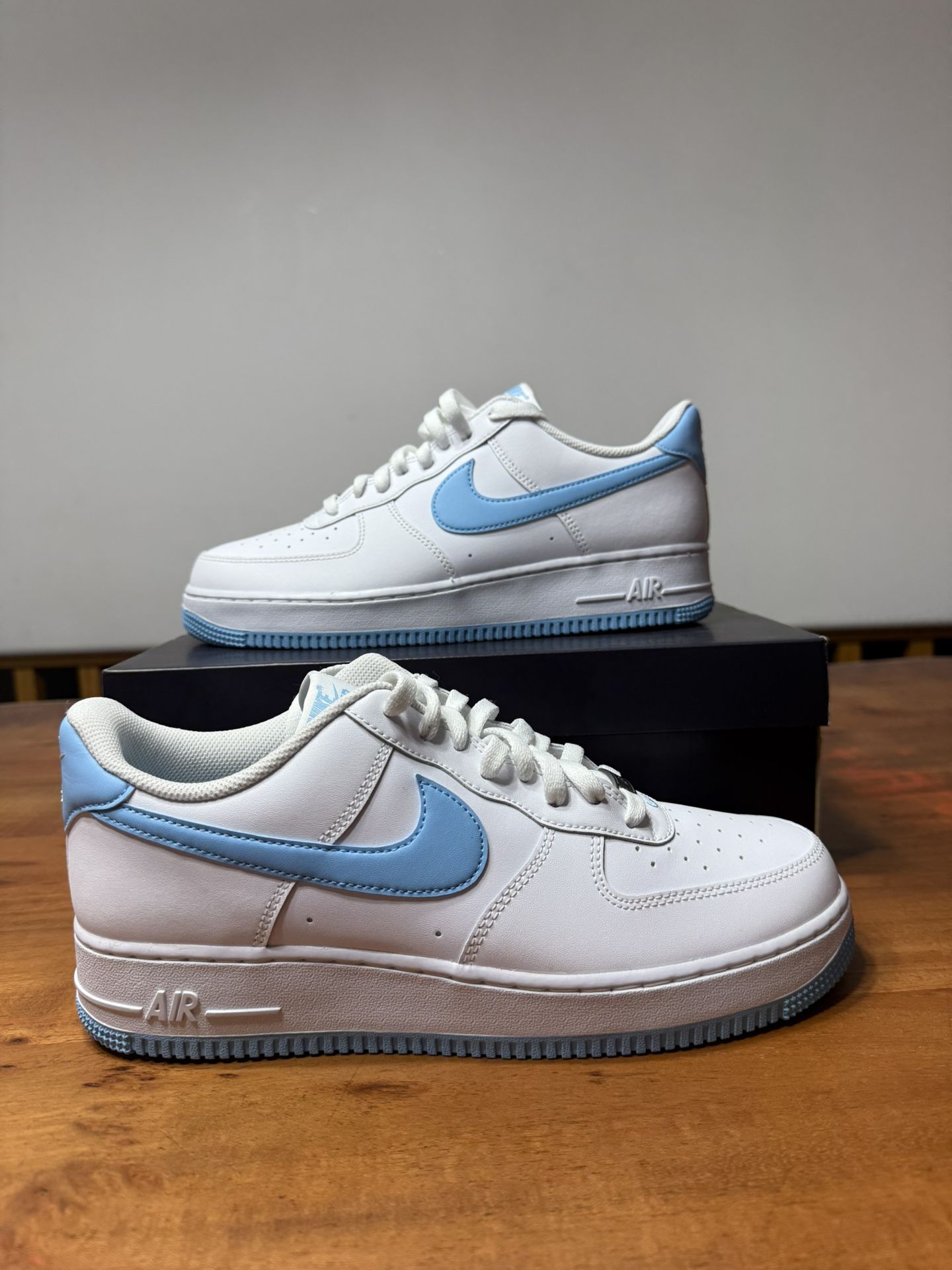 🔥 Brand New Nike Air Force 1 Low “University Blue” – Men’s Size 10.5 🔥 $130 FIRM
