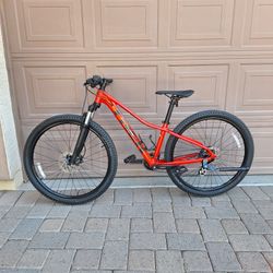 TREK MARLIN 6 MOUNTAIN BIKE 27.5 INCH LIKE BRAND NEW ( CHECK MY OTHER BIKES)