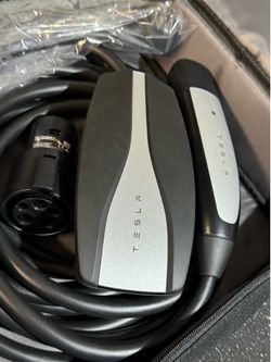 Like New Tesla Gen 2 OEM Mobile Charger 5-15  Adapter  J1772