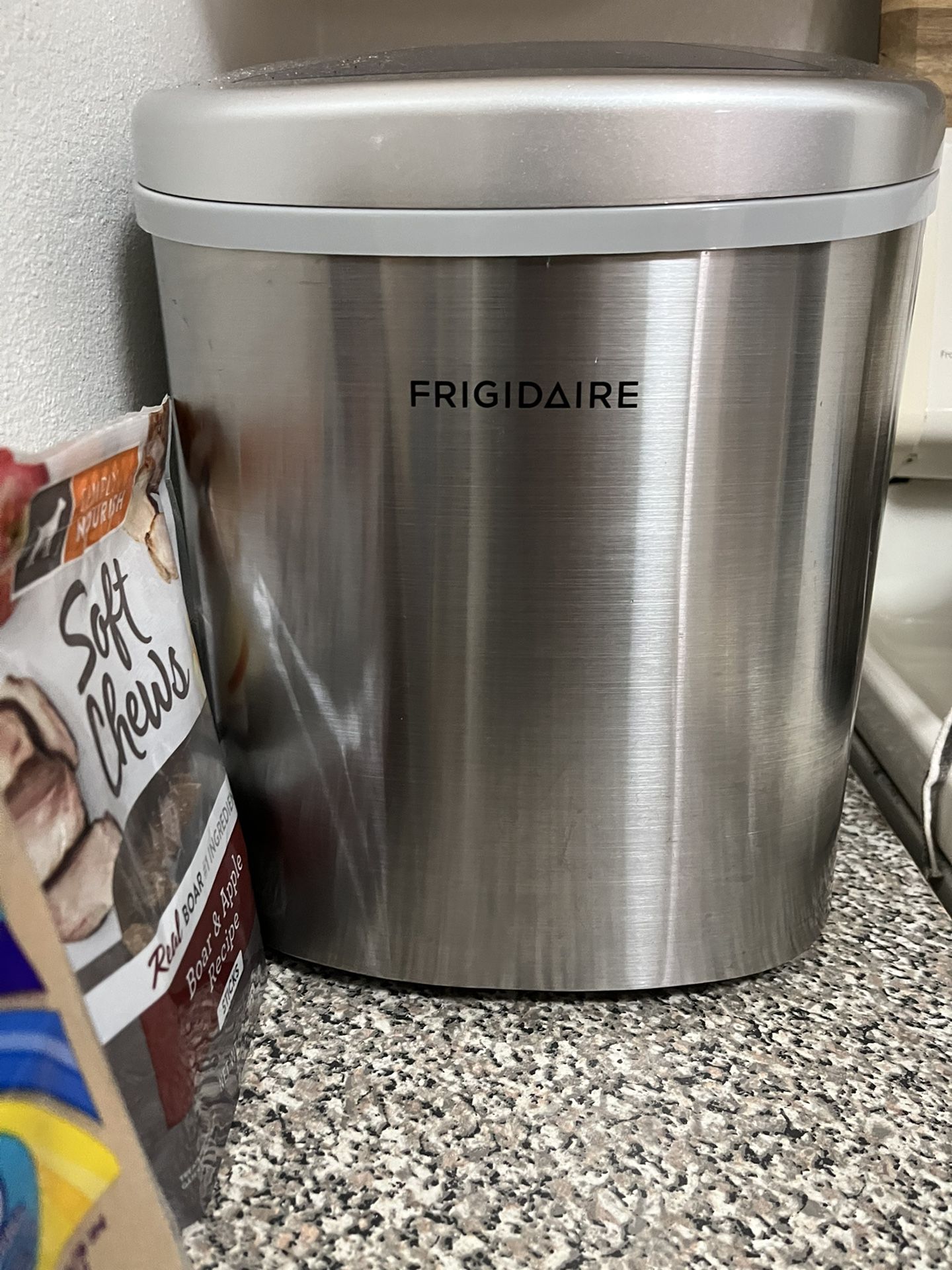 Frigidaire Automatic Ice Maker 