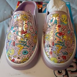 Kids Size 11 Loony Tunes Slip On Tennis Shoes