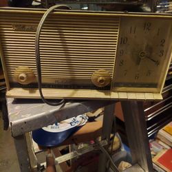 Vintage Silvertone Medalist Radio