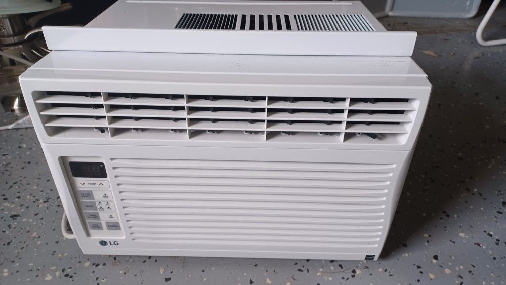 LG Air Conditoner with Window Mount