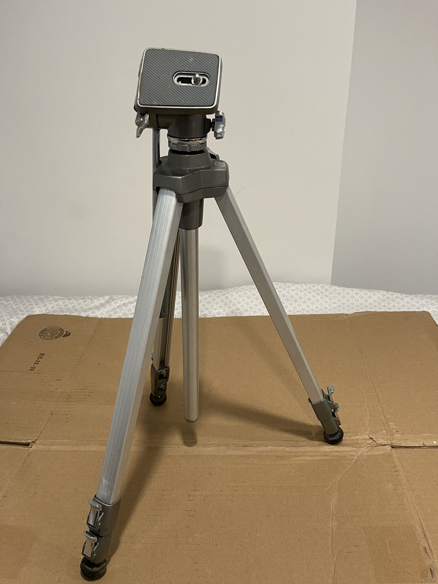 Tripod Cavalier XL-1 with extendable arms (Made in Japan) Camera/Video