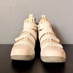 Nike LeBron Soldier 11 Basketball Shoes Men’s Size 9 Cream/Sail