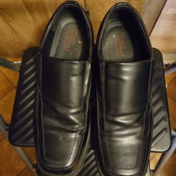 MEN'S CASUAL BLACK LEATHER SHOES.