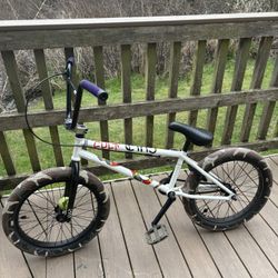 Very custom bmx ( cult chase hawk full chromoly frame )