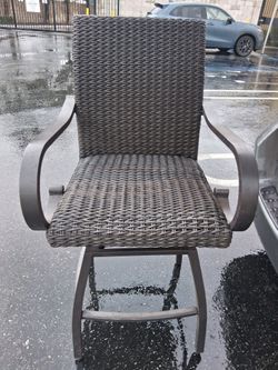 2PCS Patio Wicker Aluminum 360° Swivel Bar Height Chairs Quick Dry