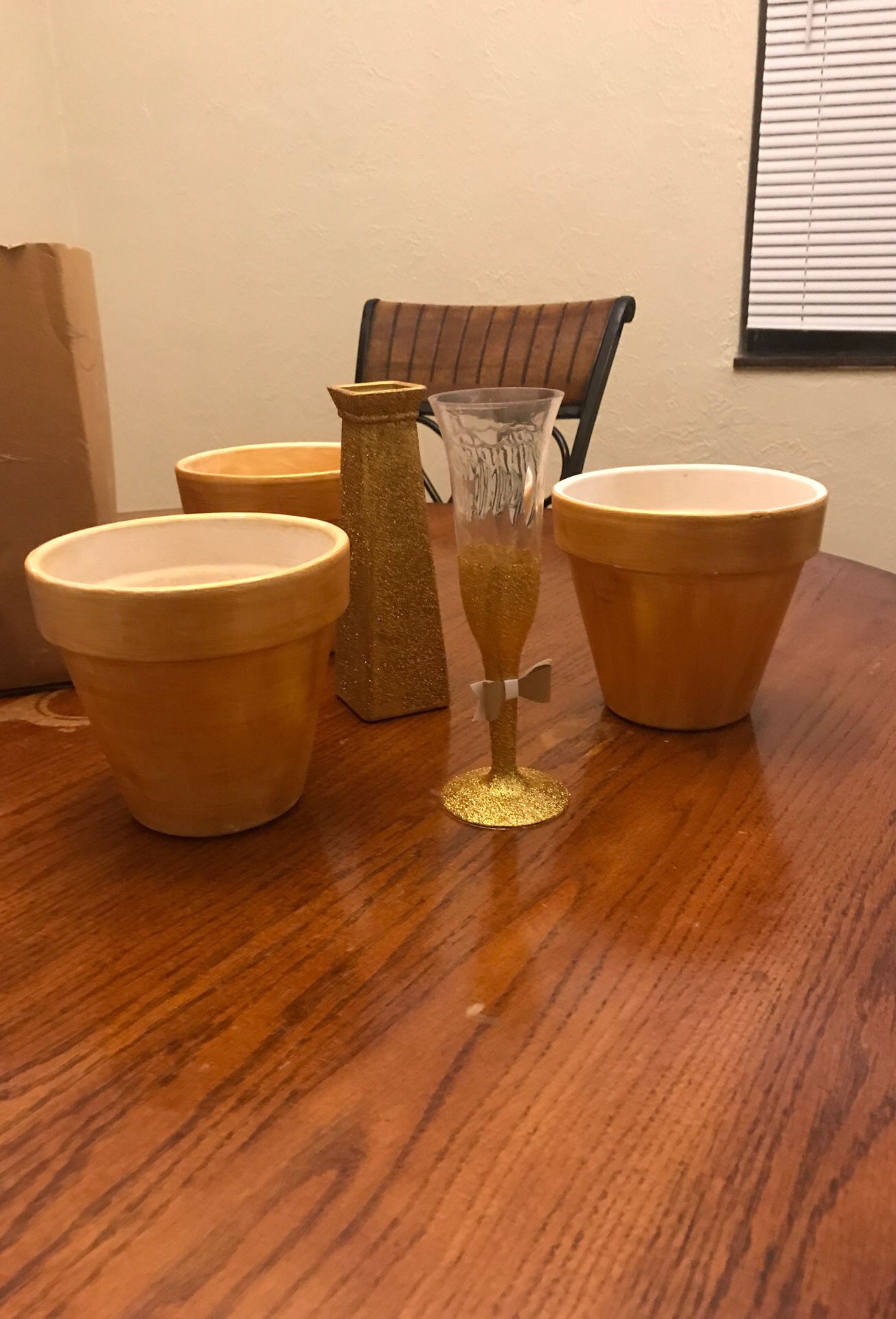 Gold flower pot set