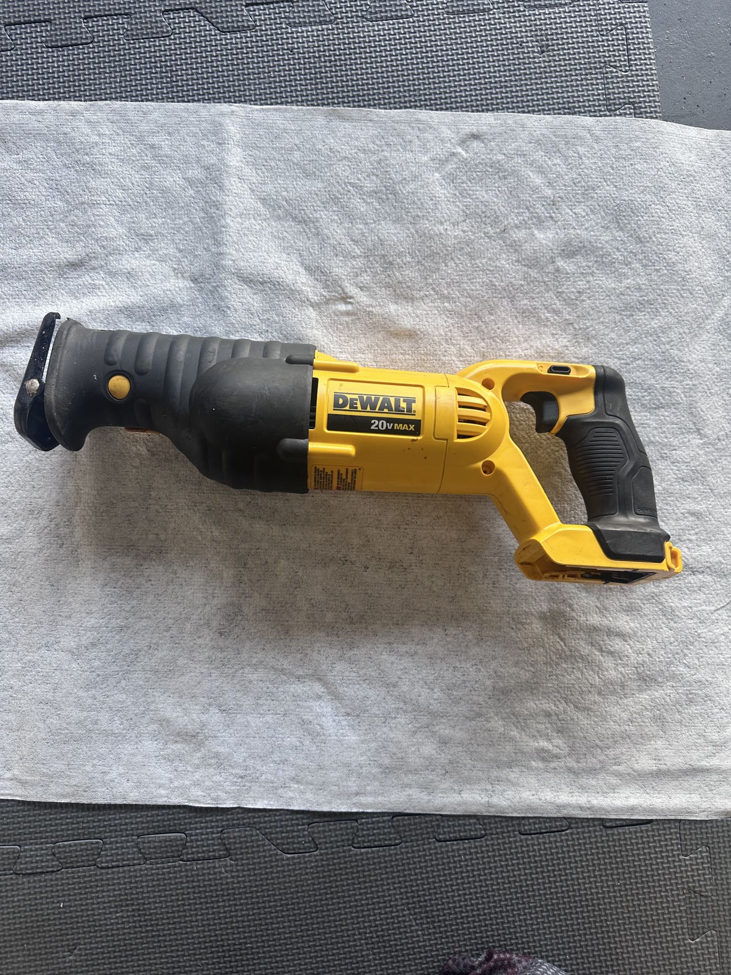 Reciprocating saw Reciprocating saw