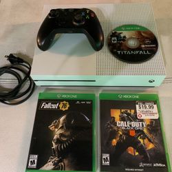 Xbox One -500 Gig / Wireless  Controller & 3 Games 