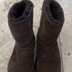 Brown UGGS (kids)