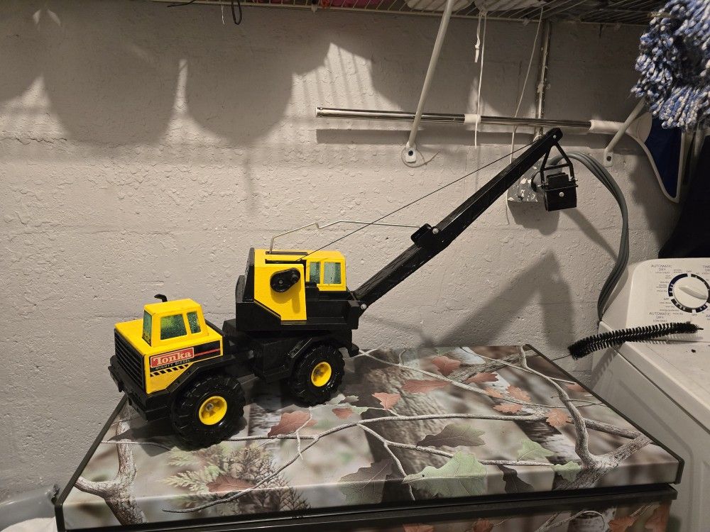 1980 Tonka Turbo Diesel Crane With Steel Clam Bucket