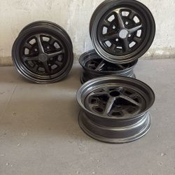 Rines Power Coating .  Rin 15x4 1/2 . 4 Birlos 