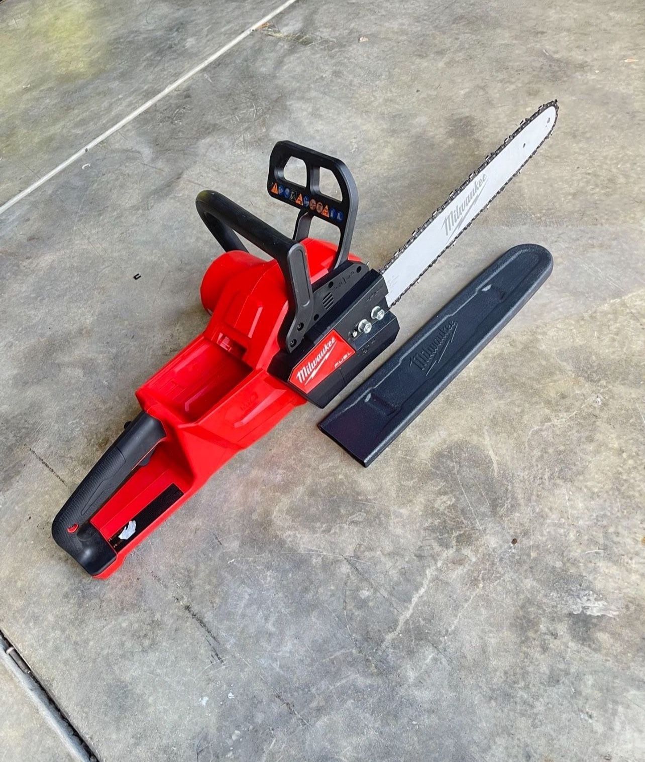 Milwaukee M18 FUEL 16 in. 18V Lithium-Ion Brushless Battery Chainsaw (Tool-Only