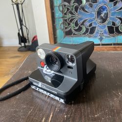 Polaroid i-type camera